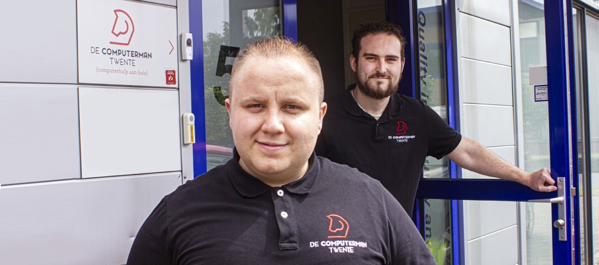 hengelozeman's tweet image. Vandaag krijgen we bij De Computerman Twente de eerste "klant via Twitter" over de vloer. Leuk dat ook Twitter tot nieuwe klandizie kan leiden! 🙂

#HeelTwentecomputervirusvrij