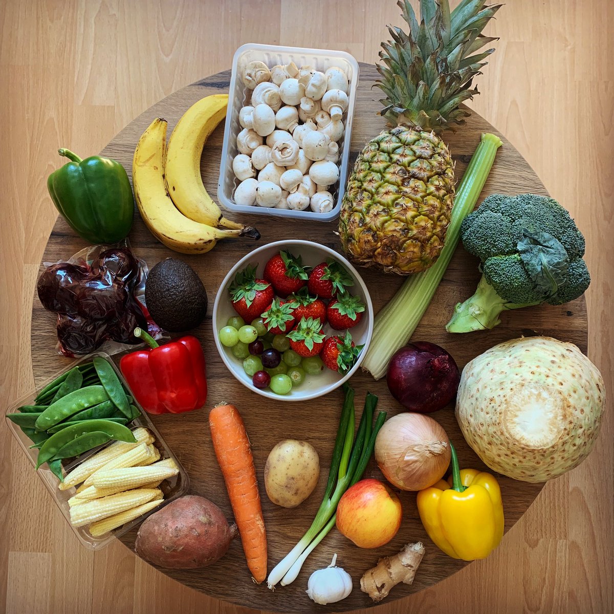 elsbelles_fit's tweet photo. #EattheRainbow🌈

Check out my #blog, on why it’s important to eat a variety of colourful fruits and vegetables and what each colour food category contains 👏🏻

https://t.co/r7LntSPuBa

#food #healthylifestly #nutrtition #fitness https://t.co/Czr4KovWWA