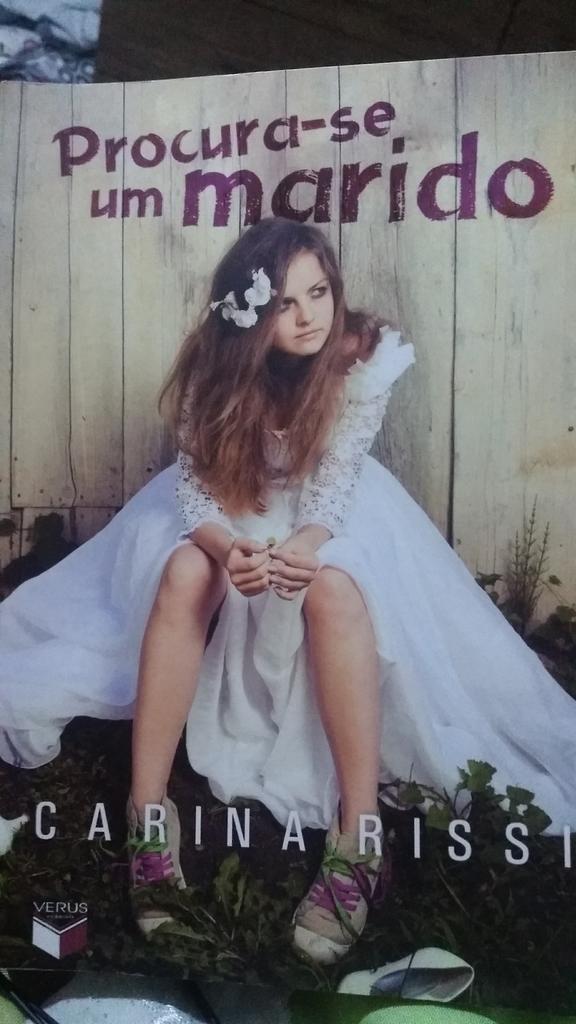 meridachernobyl's tweet photo. O que seria da minha quarentena sem a Carina Rissi se vc le um livro dessa autora nao consegue parar #madruguei #carinarissi #procuraseummarido #quarentena https://t.co/jMeoJSbJnO
