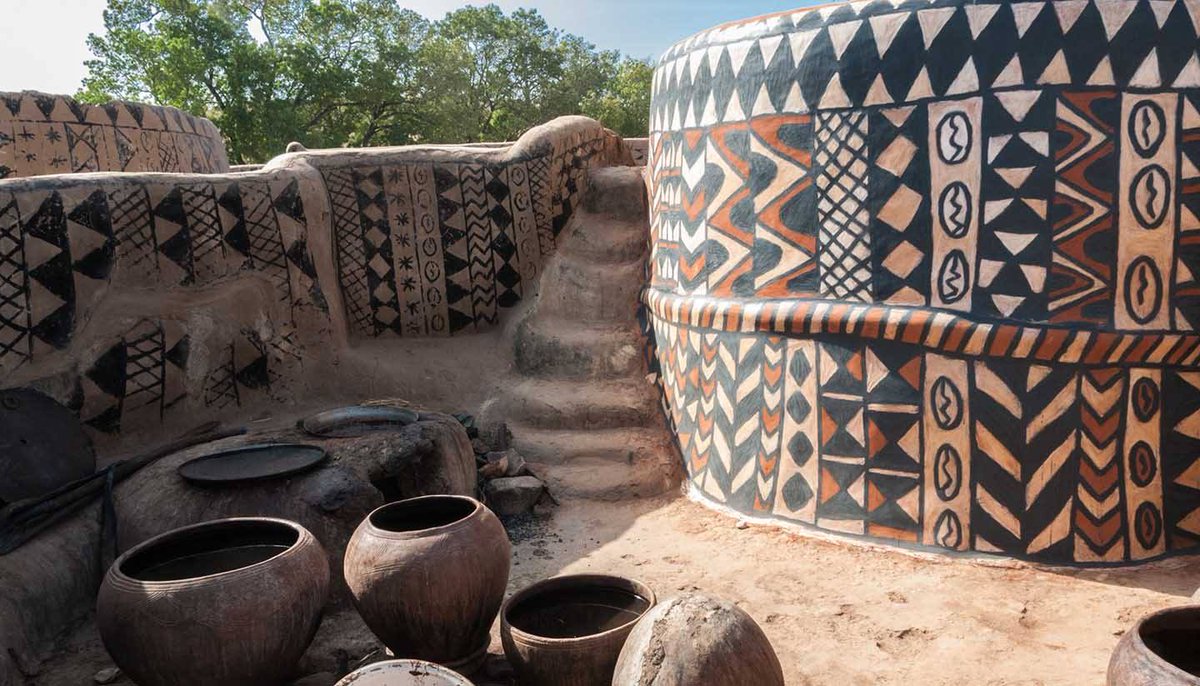 Tiébélé, the traditionally painted mud village of the Gurunsi people in southern Burkina Faso.
Painting the houses has always been a women's job here.