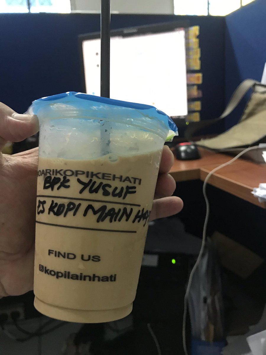 UcupCarrick's tweet photo. Cukup kopi aja yang main hati ya...
Perasaan jangan... 😂😂😂

-@kopilainhati - https://t.co/8xkoiNQL5O