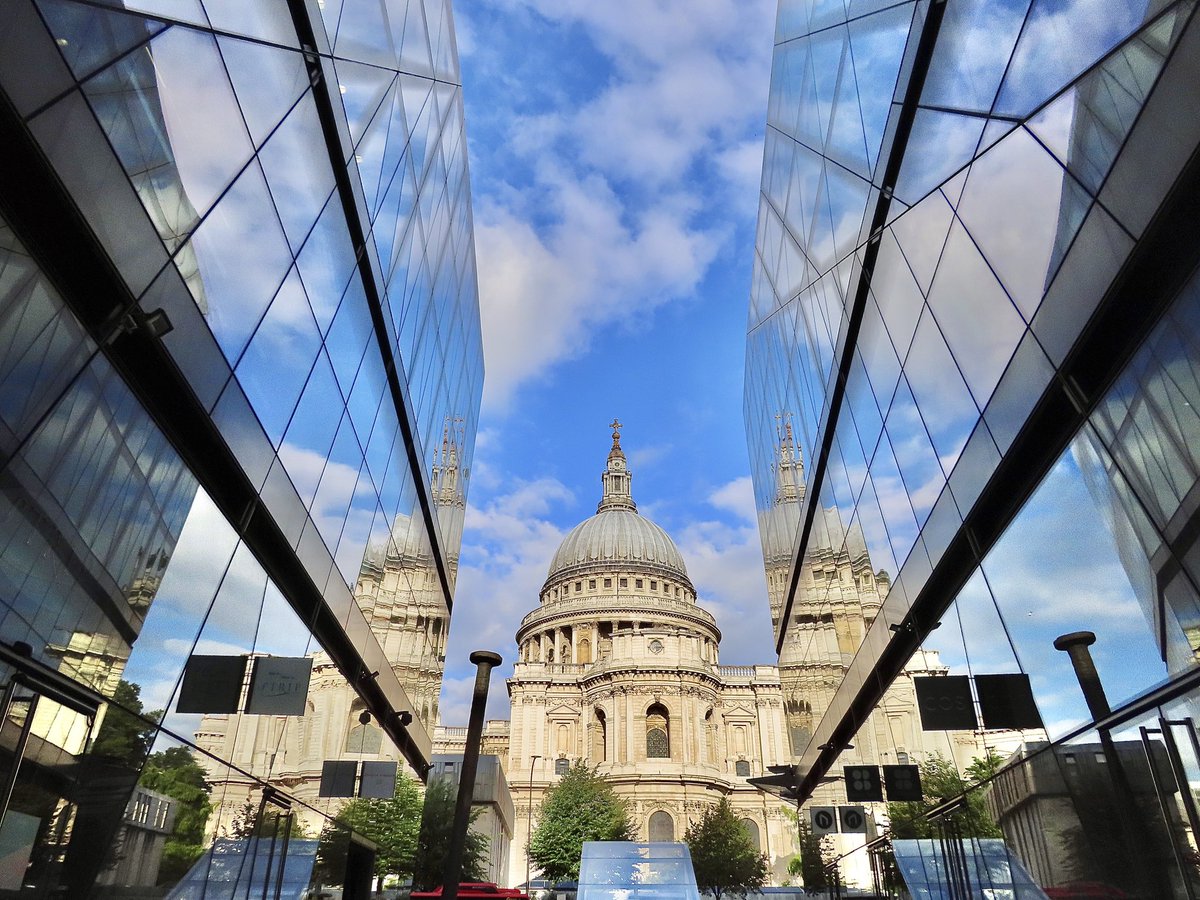 A few pictures from this morning at #puddle dock and @StPaulsLondon very humid already today 😊 @bbcweather @BBCWthrWatchers @SallyWeather  @ChrisPage90 @metoffice #loveukweather @TheShardLondon @visitlondon #milleniumbridge @ThePhotoHour @StormHour @LensAreLive