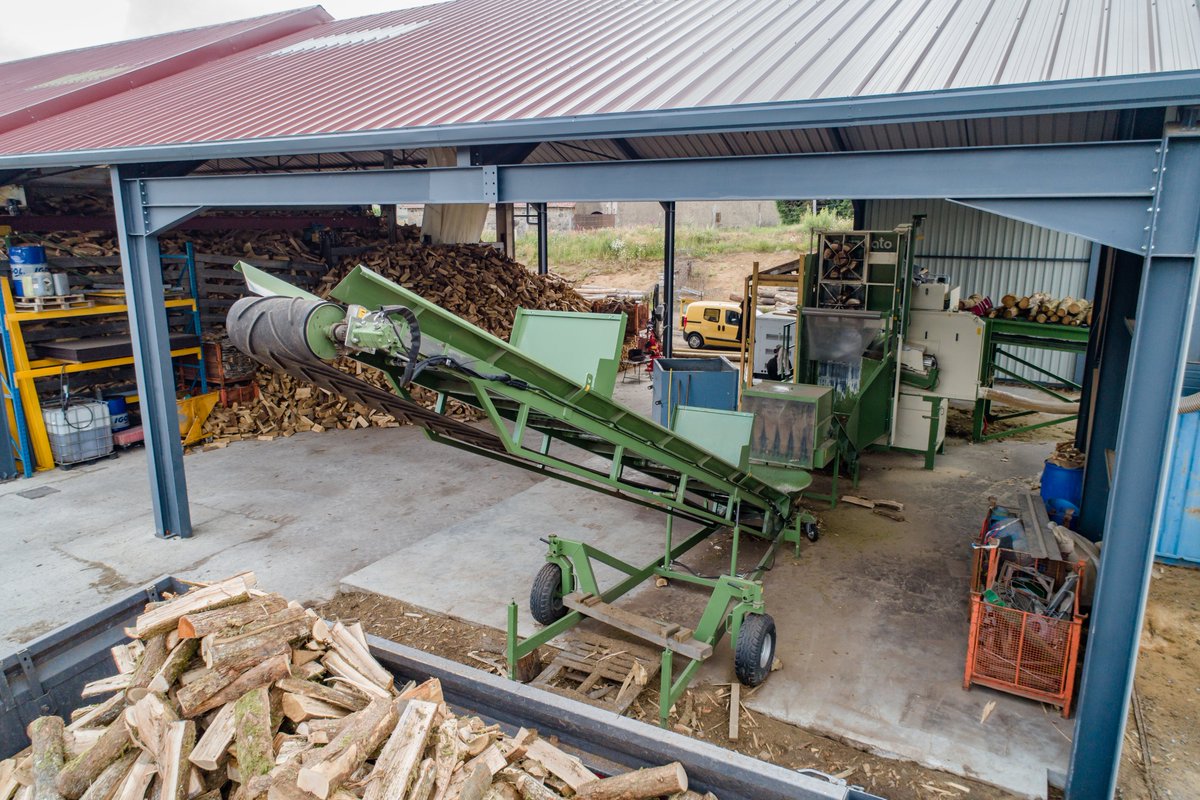 PEZZOLATO_SPA's tweet photo. TLC 1300 Couper et fendre Combiné circulaire pour le bois de chauﬀage avec fendeuse intégrée en France 🇫🇷

TLC 1300 Cut and Split Firewood disc processors with integrated wood splitter in France 🇫🇷
#firewood
#boisdechauffage
#splitter
#fendeuse 
#pezzolato
#legnadaardere
#france https://t.co/mAn0fGKZrQ