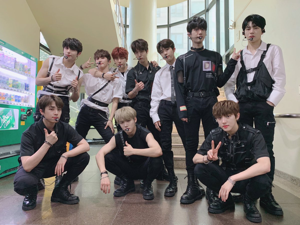 GoldenChild's tweet photo. [📺] PM 5:00 KBS '뮤직뱅크' 많은 시청 바랍니다.

#GoldenChild #골든차일드
#Take_A_Leap #ONE #Lucid_dream
#뮤직뱅크 https://t.co/79t4fLorNy