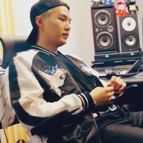 ending this thread with prod.suga in his element