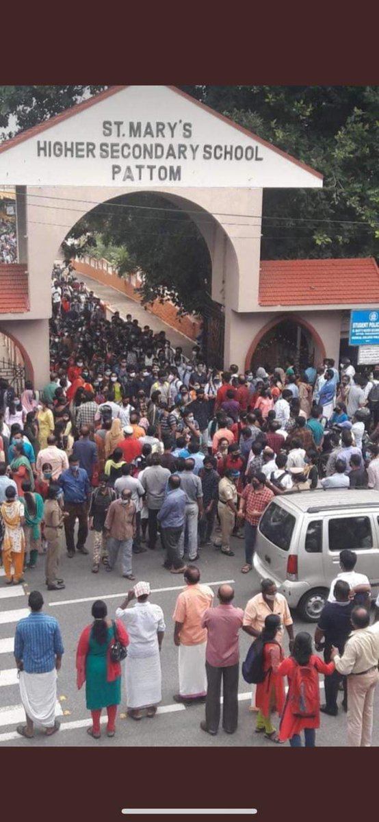 anubha1812's tweet photo. @PMOIndia @HRDMinistry @ugc_india @MoHFW_INDIA @PIBHomeAffairs 
THIS IS THE SITUATION AT ONE OF THE EXAMINATION CENTRE 
WHAT IS HAPPENING IN OUR COUNTRY. https://t.co/C14EAZTyPe