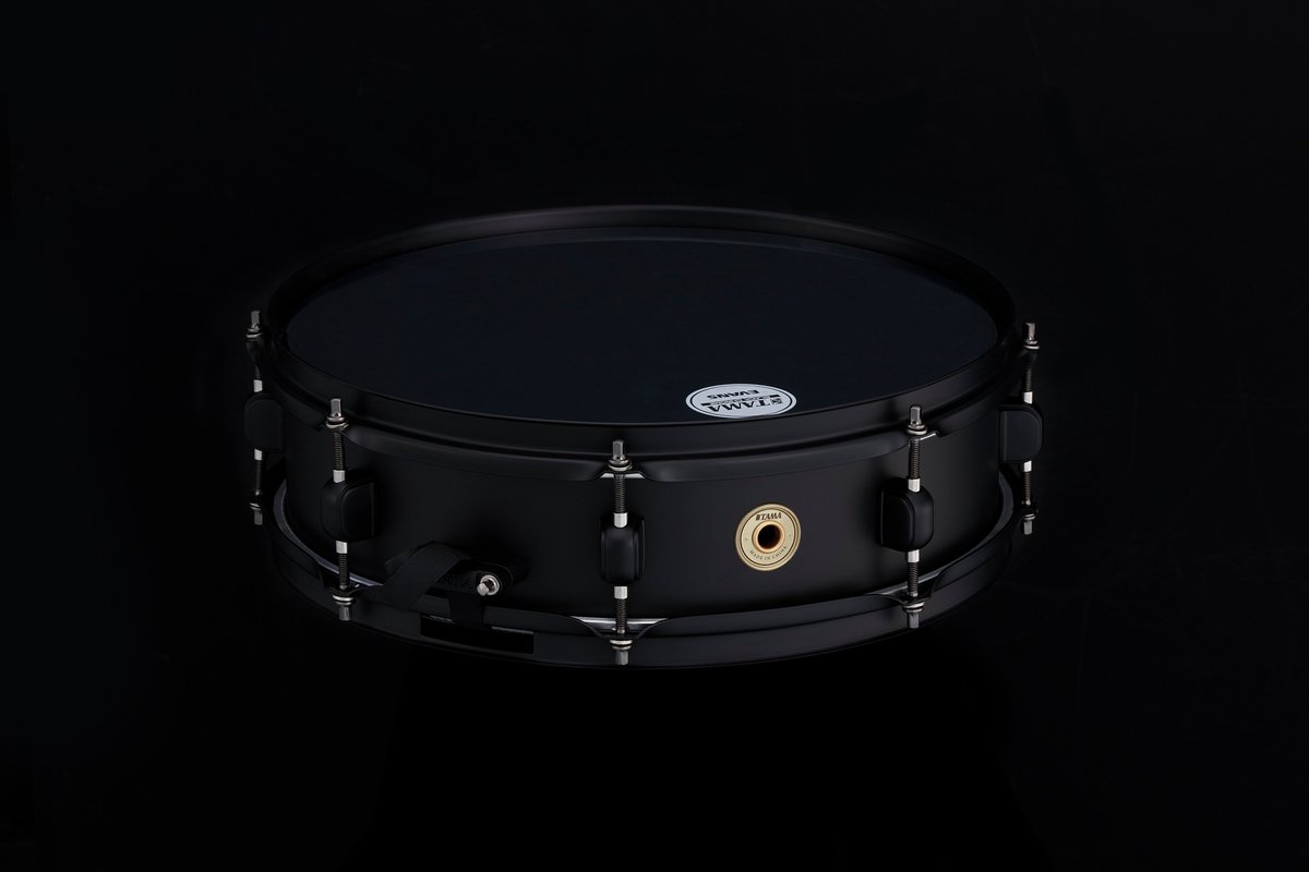 TAMADRUM_Japan's tweet photo. <限定スネアドラム:METALWORKS BST144BK, BST148BK>
スティールシェルのパワフルなサウンドと優れたコスト・パフォーマンスを実現したシリーズ、”METALWORKS”。
1.0mm厚のスティール材を、浅胴に成型した”BST144BK”と、深胴に成型した”BST148BK”を限定発売!
https://t.co/KXHVs09adQ
#teamTAMAdrums https://t.co/nLYFrDKClN