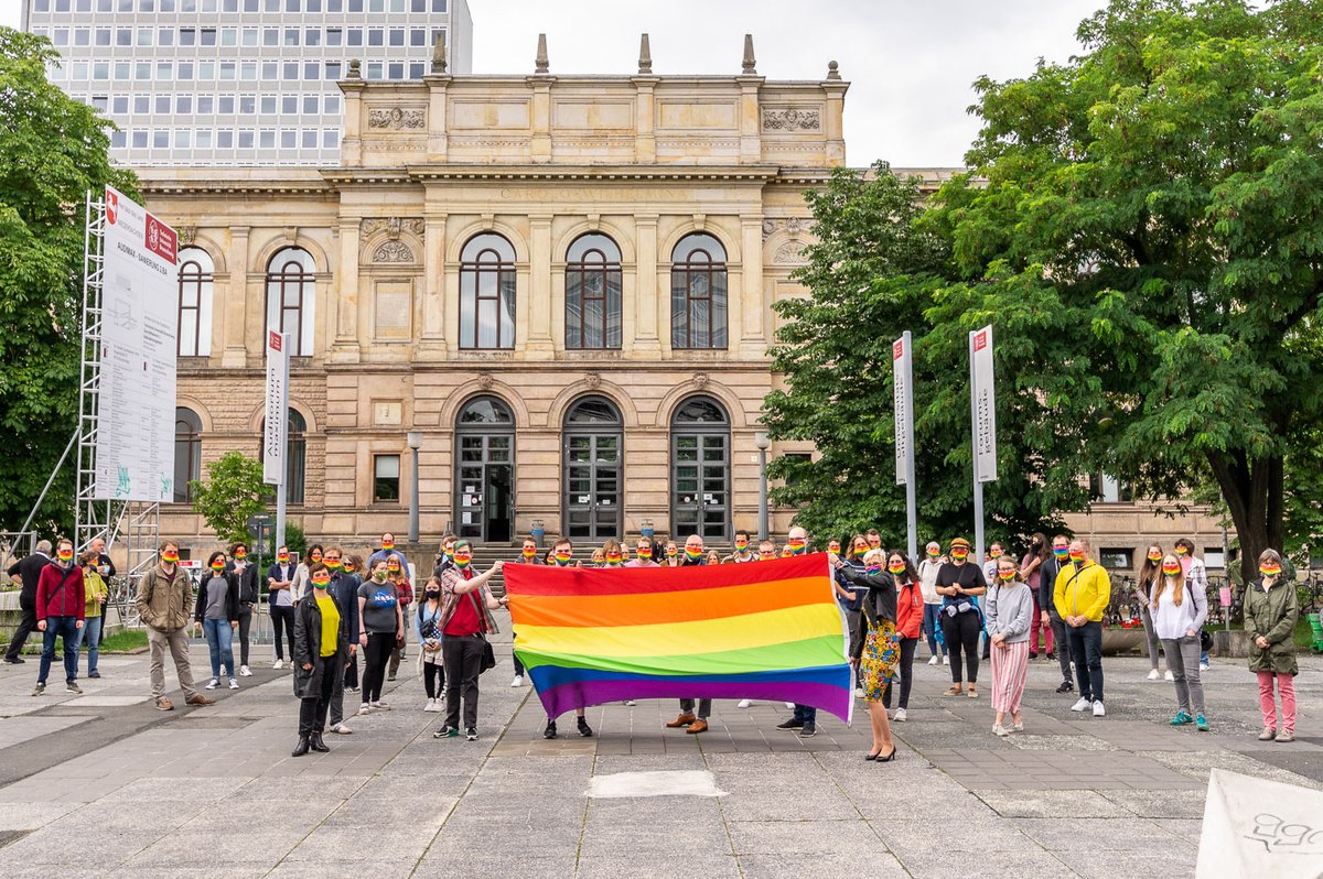 Für #Vielfalt, #Toleranz und das Recht auf Selbstbestimmung! Die #tubraunschweig zeigt Flagge! 🏳…