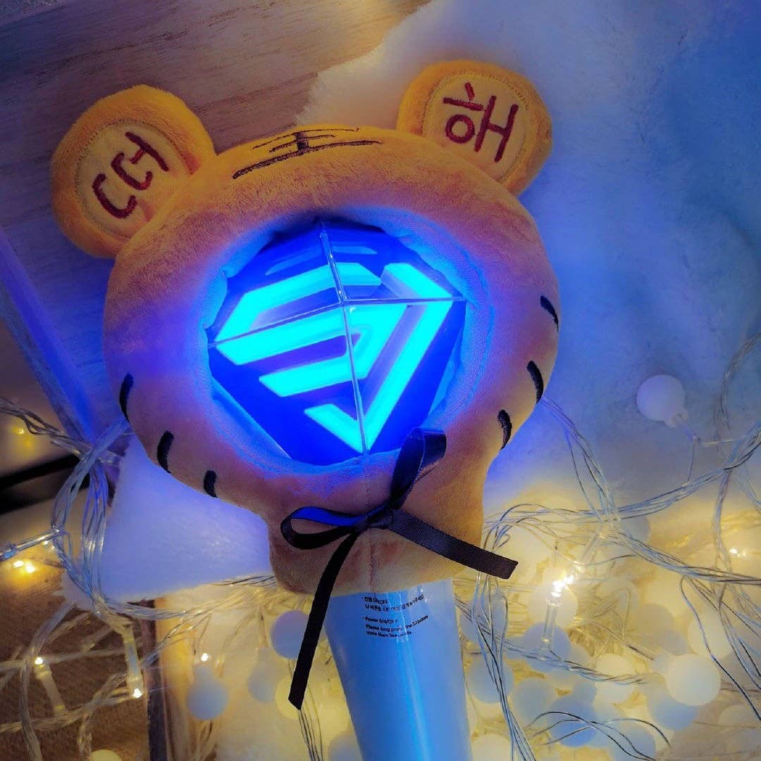 I don't know why I just want to cuddle with this... It's so cute  #Superjunior    @sjofficial