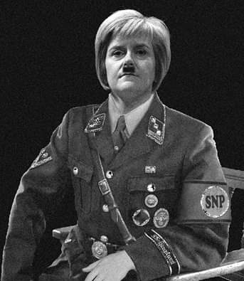 Truthse84833901's tweet photo. @DomScottish #nippy #nazi #nutures her pigs https://t.co/faTkNLhbyz