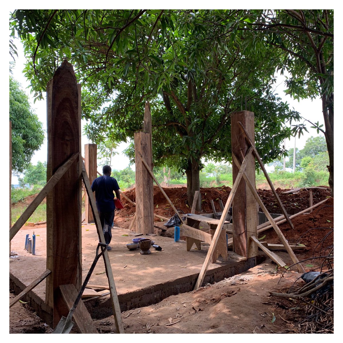 y4y_ng's tweet photo. Our sanitation point is already deep into the construction phase. In a few weeks, this will become an access point to [free] clean and safe running water for dozens of families.

#betterworld #covid #world #betterchange #helpthepeople #helpingkids #nonprofitorganization https://t.co/II2daC5Yik