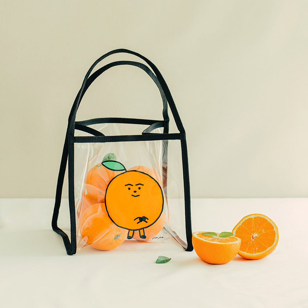 livework3's tweet image. 🍊🍍🍉🤍
시원하고 향기로운 여름 과일을 함께⠀
뜨거운 여름 일상에 시원한 감성을 줄 투명한 젤리백

본체의 테두리 마감을 바이어스 처리하여
내구성을 높였습니다.
일상에서, 어디든 젤리백과 함께 해주세요.

#라이브워크 #젤리백 #PVC가방 #투명가방 #가방추천
⠀