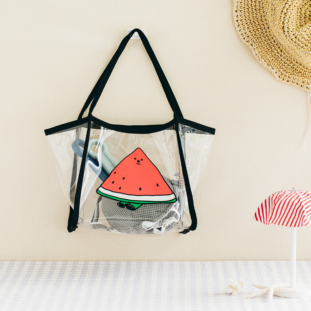 livework3's tweet image. 🍊🍍🍉🤍
시원하고 향기로운 여름 과일을 함께⠀
뜨거운 여름 일상에 시원한 감성을 줄 투명한 젤리백

본체의 테두리 마감을 바이어스 처리하여
내구성을 높였습니다.
일상에서, 어디든 젤리백과 함께 해주세요.

#라이브워크 #젤리백 #PVC가방 #투명가방 #가방추천
⠀