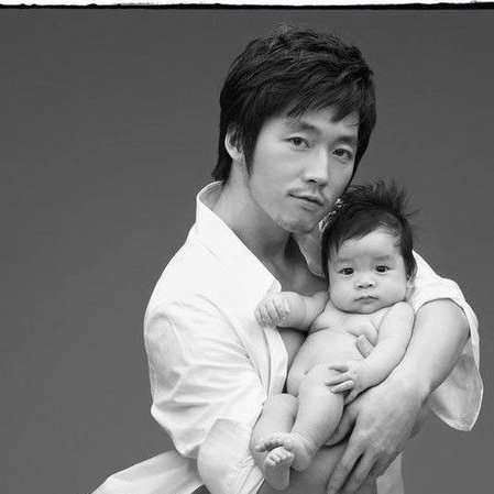 hilariouskdrama's tweet photo. #LettersFromAngels
かっこいいパパって感じ
#JangHyuk
#장혁 https://t.co/kMdtxb2kke