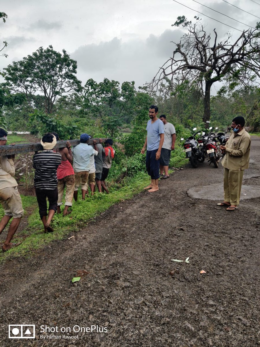Nihal4uh's tweet photo. @AUThackeray @CMOMaharashtra @iAditiTatkare The resident at walwati (shriwardhan)not at all comfortable https://t.co/sAgyYocXrF locality is not at all a safe place. As it is all dark around,thieves take full advantage of the darkness.almost 45 days for cyclone and still no light https://t.co/IXZUmAGp3j