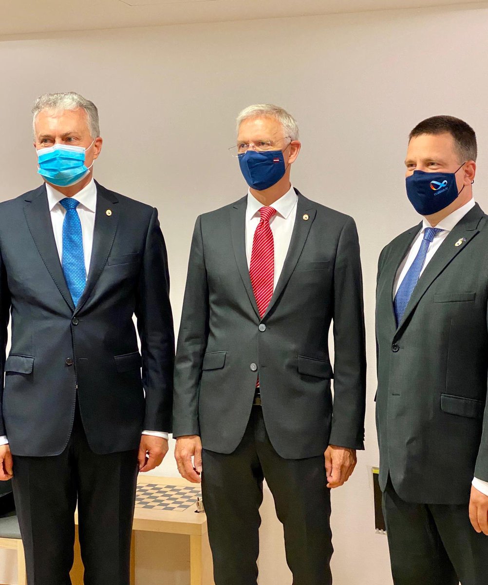 krisjaniskarins's tweet photo. Pirms gaidāmās Eiropadomes sēdes tikšanās ar Lietuvas prezidentu @GitanasNauseda un Igaunijas premjerministru @ratasjuri , lai saskaņotu mūsu viedokļus. Daudzos jautājumos esam līdzīgi domājoši, Baltijas vienotība strādā! #EUCO 🇱🇹🇱🇻🇪🇪 https://t.co/3Lxz4cA9a2