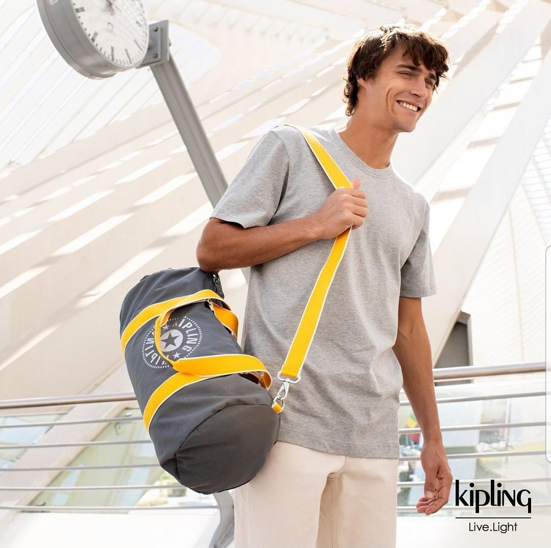 kipling_Ksa's tweet photo. The onalo Dark Carbon Yellow multifunctional duffle bag puts a new twist on a beloved vintage classic. Trend up for gym sessions or those long weekend getaways!

#LiveLight #Kipling #kiplingsaudiarabia #kiplingminitravel #lovekipling #staysafe #stayhealthy #excited #fashion https://t.co/q9HQJvwXP4