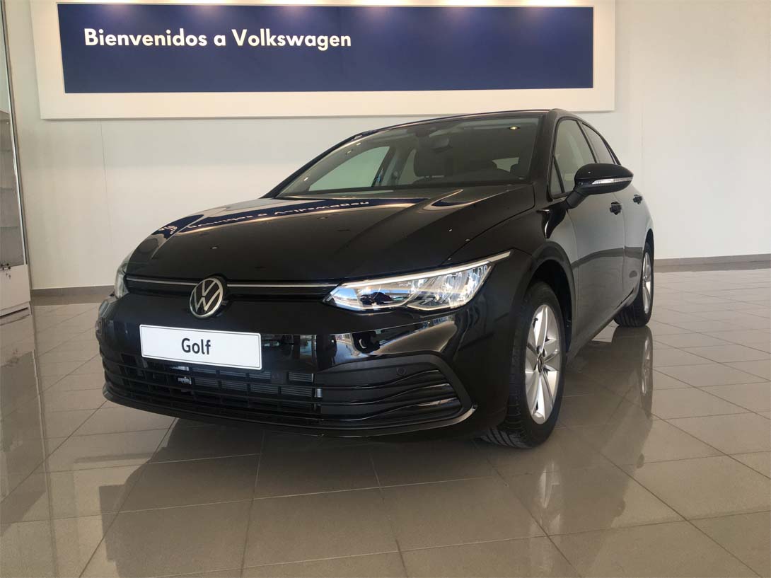 VarelaMotorSL's tweet photo. Visiblemente dinámico. Evidentemente, Golf
El diseño del Golf 8 es versátil, deportivo y a la vez mantiene la armonía y el equilibrio en sus líneas.
En esta octava generación, sus faros y luces traseras son más estrechas y atractivas. 
Disponible en la exposición de Lalín. https://t.co/KgMs9HAZWJ
