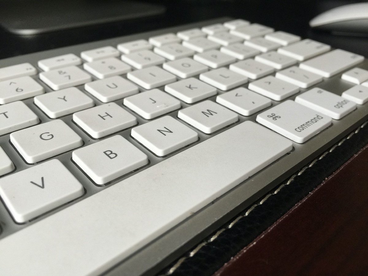 iDownloadBlog's tweet photo. For easier ways to control the window, move around spreadsheets or take actions in tables, check out this list of #Mac productivity keyboard shortcuts for #AppleNumbers for macOS #tutorial https://t.co/J61ieZVfAs https://t.co/TCM1rePxVR