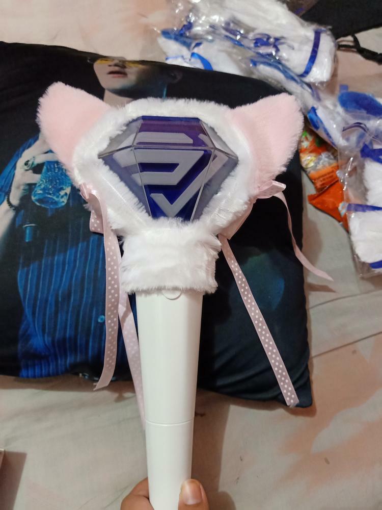 Aaaah seriously I want to cuddle with this Lightstick... Whyyy #Superjunior    @sjofficial