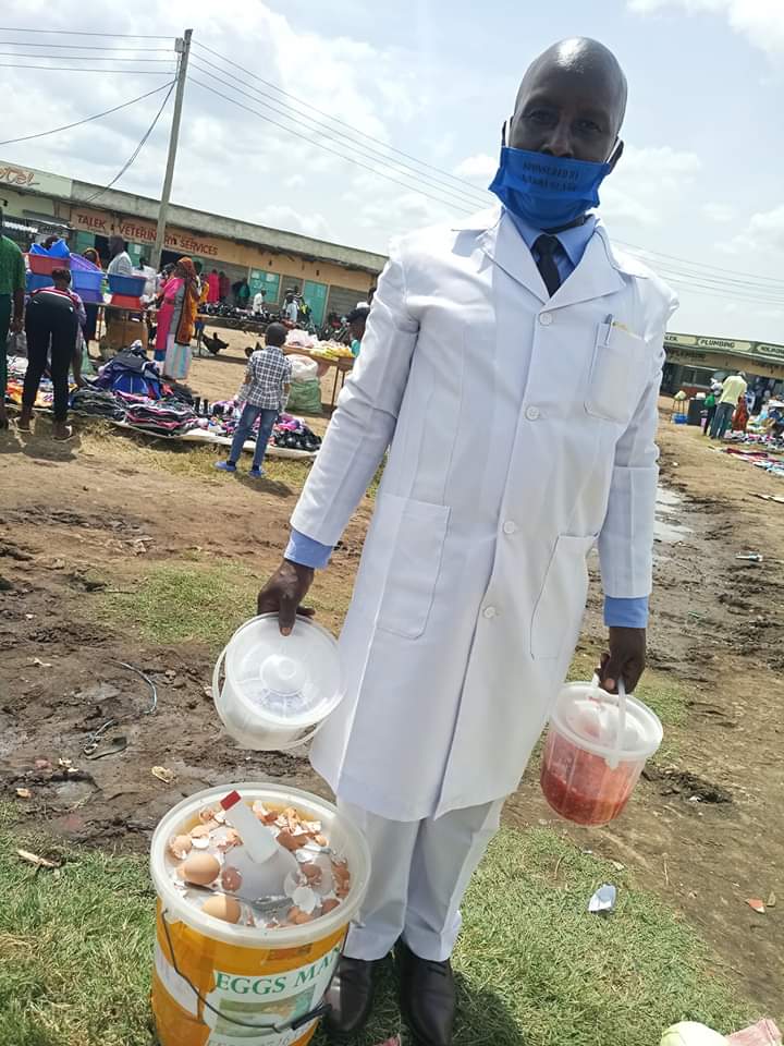 Kenniebalo3's tweet photo. Cleanest mayai hawker have ever seen,,,kudos mzee...kwanza iyo tai iliweza,,,
#UhuruAwezesha
#BuildingBackABetterKE
#MaishaConcertFriday https://t.co/0zq4HINA2Q