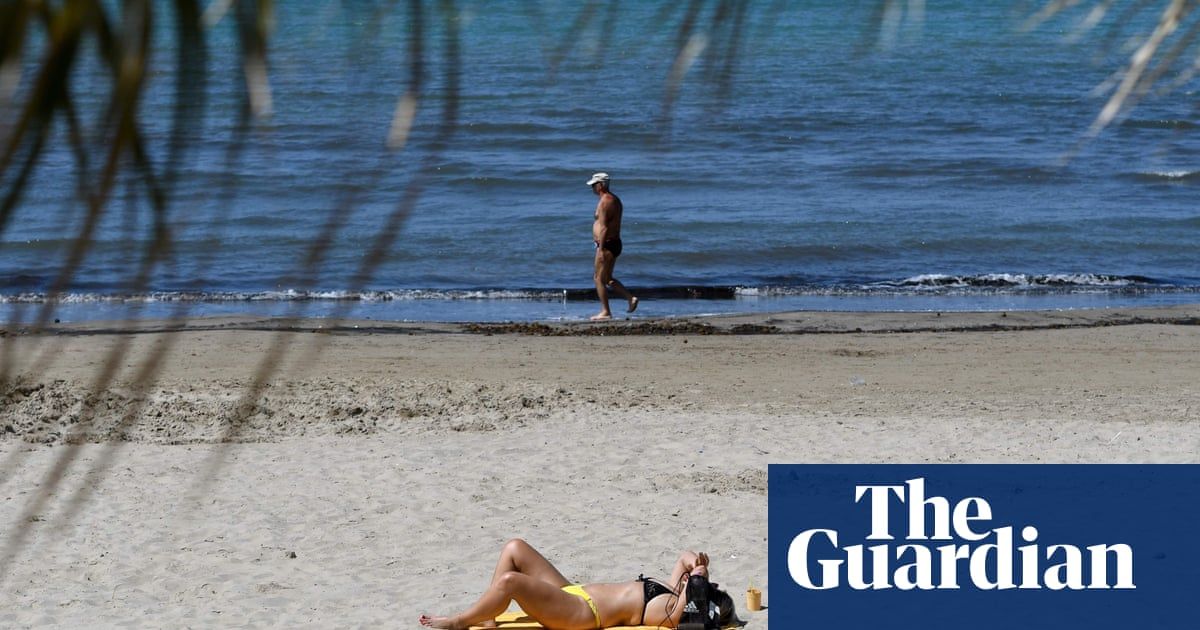 Overseas holidays will be given the green light from early next month, with the government expected to suspend the 14-day quarantine period for a series of countries and also to set up so-called air bridge arrangements for overseas destinations. 
buff.ly/2Oxm3h8
