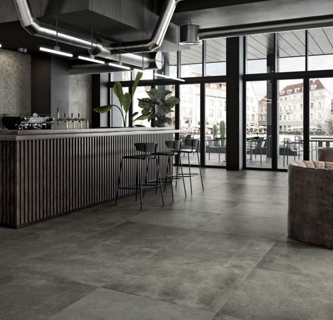 uk_italian's tweet photo. Manhattan cement-effect porcelain stoneware has a neutral colour, where beauty and functionality of the continuity between flooring and coverings help to give living spaces a refined, harmonious feel by elegantly channelling industrial architecture.
🖥 https://t.co/ZzZjjLJqhs 🇮🇹 https://t.co/Eg6O1KgK77