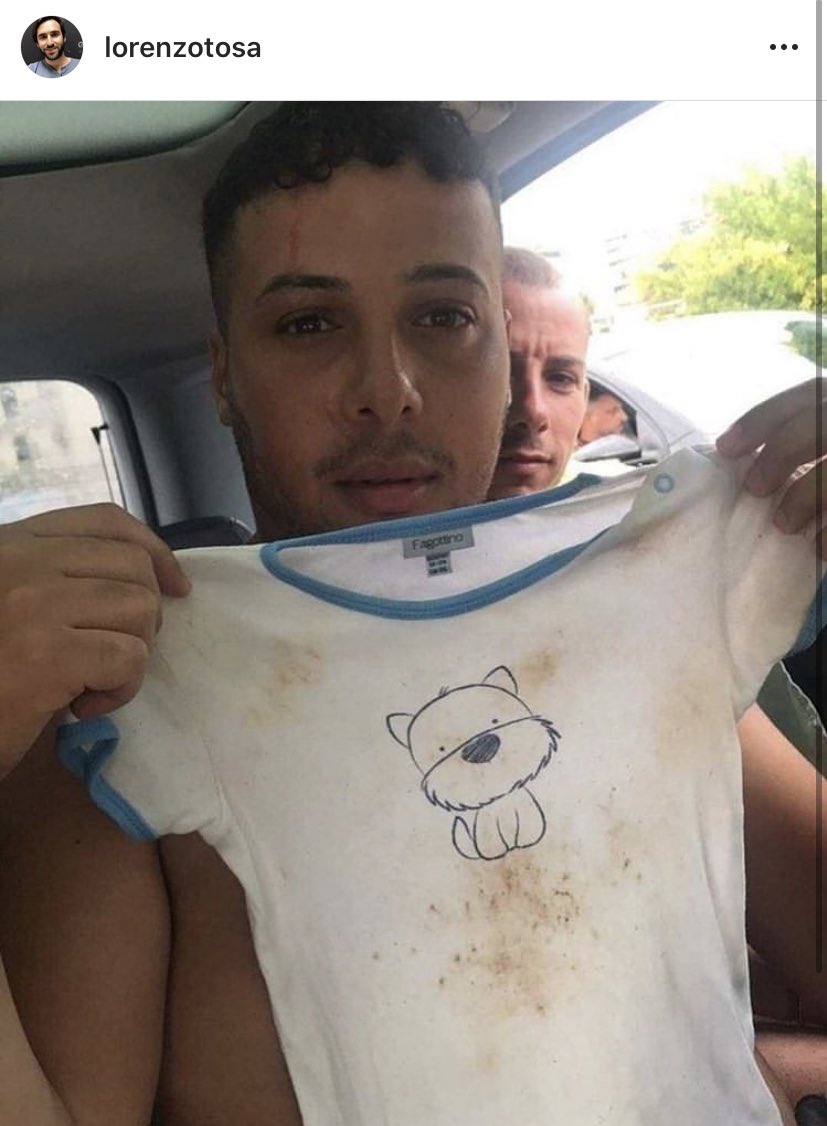 photofyoo's tweet photo. quello sciacallo di salvini di questo non parla? https://t.co/NPt09fZTYR
