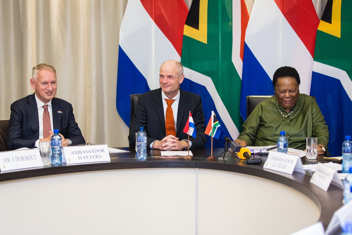 HanPeters_inBXL's tweet photo. Just did an interview with @Newzroom405 about a contribution from NL to SA to help fighting the #covid crisis. Yesterday 130.000 vials containing test solution arrived. Direct result from a phone call between Ministers Pandor and Blok. @DIRCO_ZA @NLinSouthAfrica @EUinSA https://t.co/CdHuF14bhr