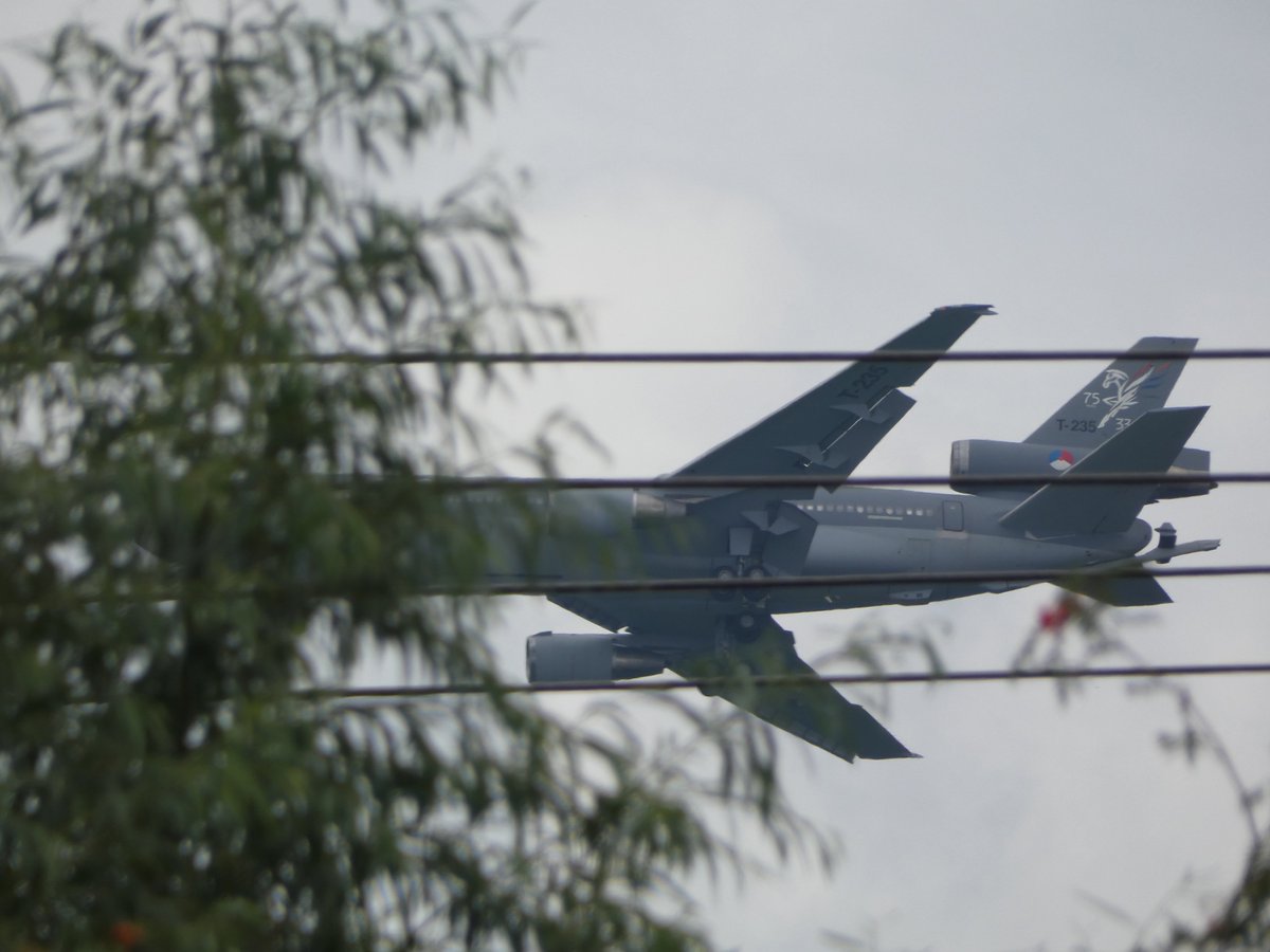 EHEH_Spotter's tweet photo. Now I💡understand what they mean by: ✈️FLY-BY-WIRE✈️
Royal Netherlands Air Force Douglas DC-10 KDC-10 (T-235, #480C01) #NAF60 Landing @ EHEH (#Garden) https://t.co/d0YNnoXH7B