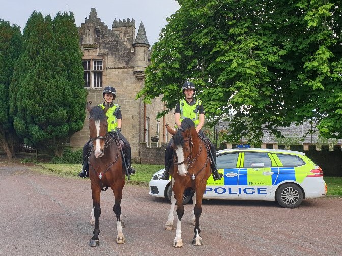 PSOSSouthLshire's tweet photo. ๐Patrols come in all shapes and sizes!
๐ We've had some anti-social behaviour within #CalderglenCountyPark recently
๐It's not big and not clever, unlike our 4-leg colleagues!
โAnti-social behaviour isn't tolerated
๐ณPlease respect the park
#NeighBother #StopHorsingAround https://t.co/XvLg03HJmK