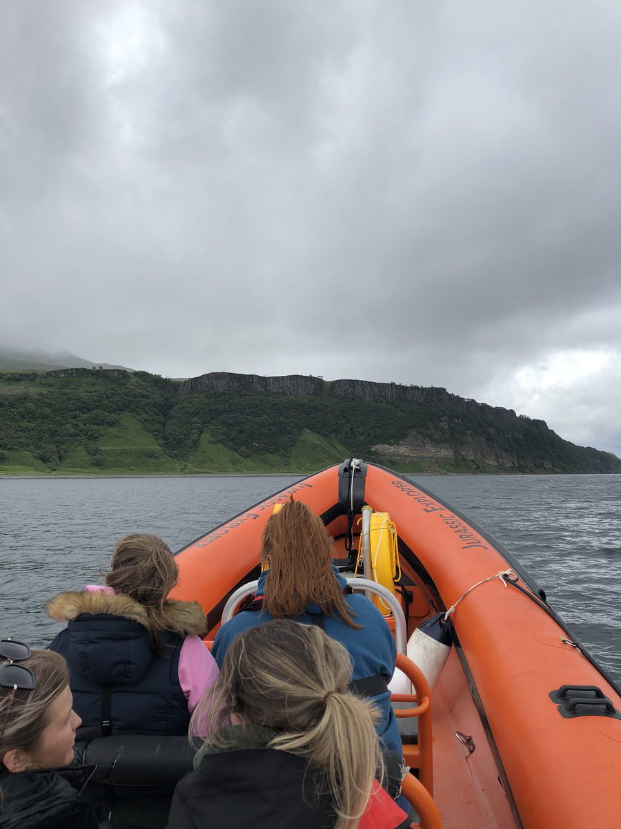 Skyesally2's tweet photo. The Jurassic Explorer in another trip to see the stunning coastline, seals, puffins and even a pod of dolphins #isleofskyeseasafari #jurassicexplorer https://t.co/8BpLTsqvlq