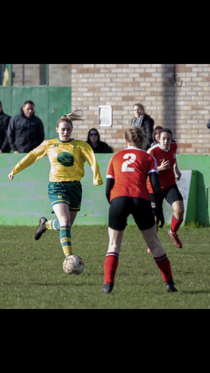 Abingdontownla1's tweet photo. ⚽🚨Player Re-Signing🚨⚽

Forward Sara Comley puts pen to paper for another season. 📝

Name: Sara Comley
Age: 25
Position: Forward 
Years at the club: 2
Goals: 43
Assists: 32
Appearances: 52 https://t.co/zhDSU9iihL