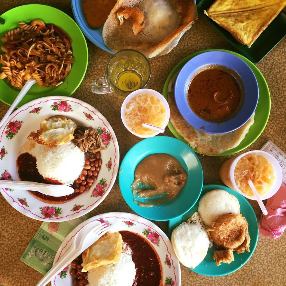 ♡ Breakfast ♡1. Roti canai Gemas Road, never tried but all my friends love the place2. Astaka Taman Tun, I grew up eating here. Great for a local-like-experience. 3. Nasi Padang International, dad’s fav. heavy food but packed so come early! Only 3 bc homie i eat at home