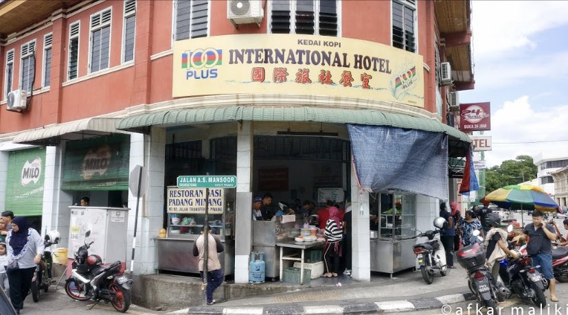 ♡ Breakfast ♡1. Roti canai Gemas Road, never tried but all my friends love the place2. Astaka Taman Tun, I grew up eating here. Great for a local-like-experience. 3. Nasi Padang International, dad’s fav. heavy food but packed so come early! Only 3 bc homie i eat at home