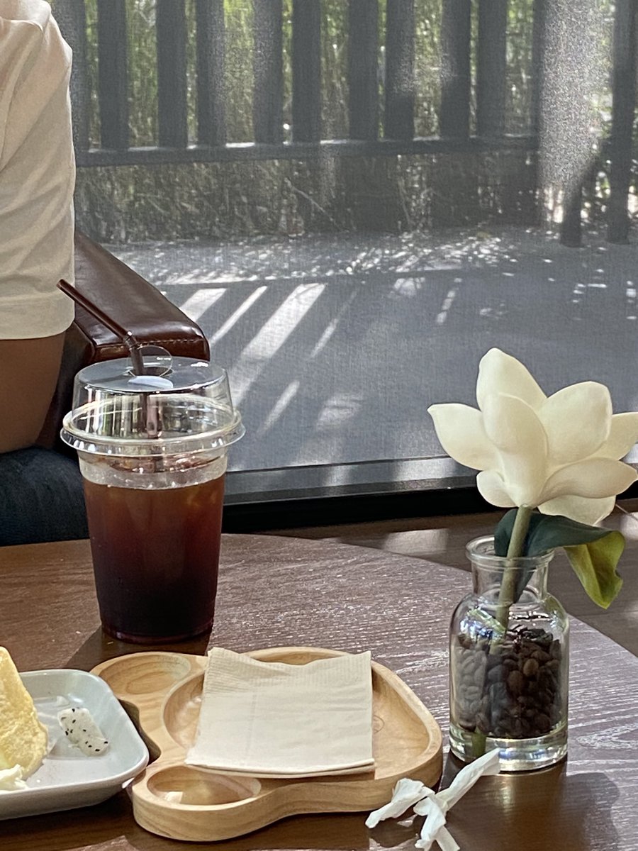 a_carrot_bagel's tweet photo. คาเฟ่ที่หนองคายก็น่านั่งเหมือนกันน้าเนี่ย พายก็อร่อย นมสดคาราเมลกินแน้วฟินมากโลยคั้บ( 🩰🤍🧄🧀🧤 ) https://t.co/FODSaXnG49