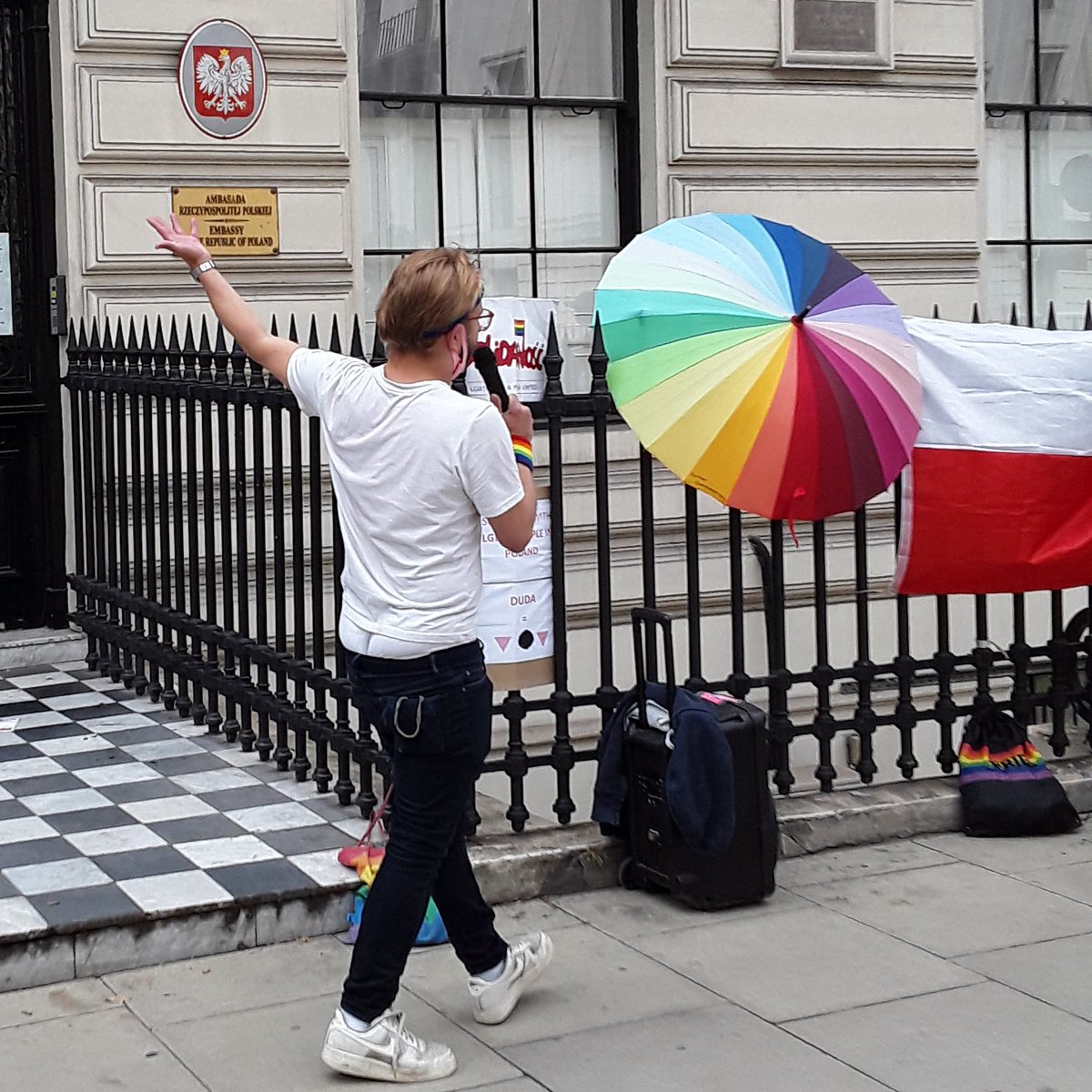 LondonersLondon's tweet photo. My #Daily #Exercise still gives me best of what London stands for. Like this #lgbtq #sociallydistanced #Demonstartion outside the @PolishEmbassyUK marking @Pride @PrideInLondon celebrations whilst a 1/3 of #Poland declares "#LGBT ideology free zones" #LetsGuide #UniquelyLondon https://t.co/tQO4GlFk1c