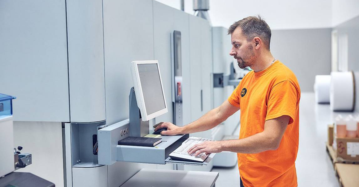 CanonProPrintFR's tweet image. Vous souhaitez diversifier votre offre en proposant des tirages courts sans impacter la qualité de vos impressions ? Comme Otava, entreprise spécialisée dans l’#impression de livres, faites confiance à la #ColorStream de #Canon.
Découvrez son témoignage ➡️ canon.sm/3jc0np4