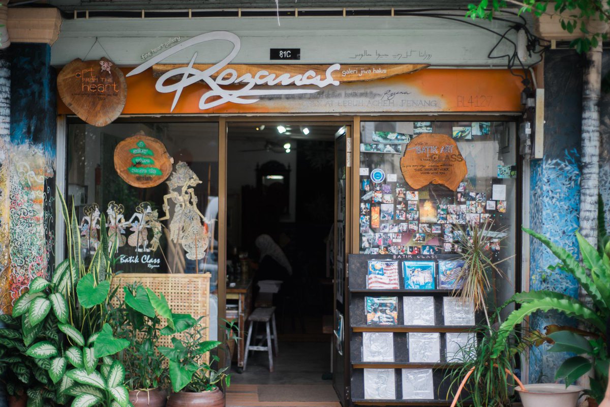 Rozanas Batik Batik Classes! This is a small gallery in Lebuh Acheh owned by a Malaysian artist. Sesuai for couples/ friends. Price are below RM100! Make sure to call/dm on ig to book due to covid. I think walkins pun ada. Its open BTW despite what google says & its my mum’s 