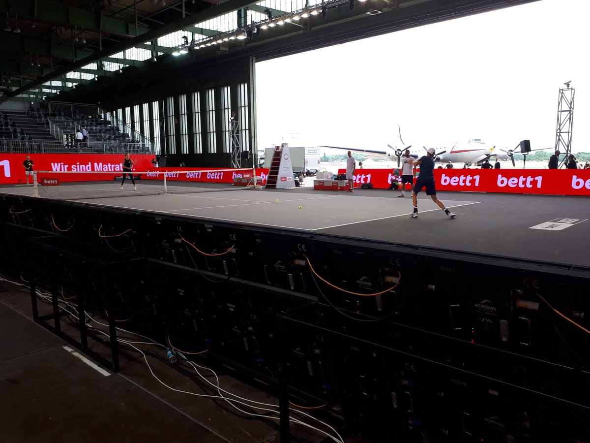 Tennis im Hangar 6 in Tempelhof 😮😎 #dpareporter