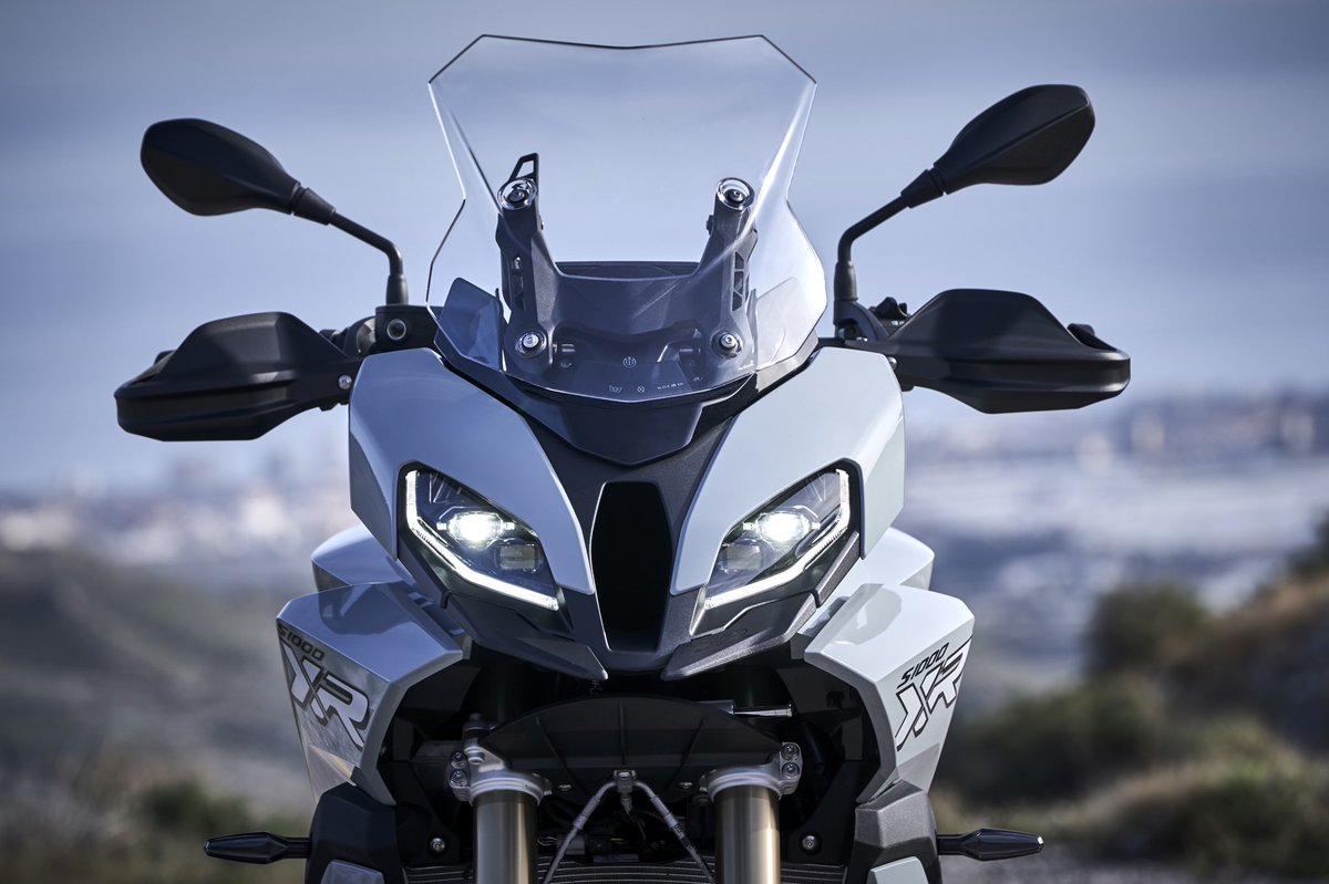 TheNeedHawg's tweet photo. #BMWMotorrad has launched the all-new S 1000 XR in #India at a price of ₹20.90 lacs.
The #Bike can do 0 to 100 km/hr in 3.3 seconds with a top speed of 200 km/hr.
@BMWGroup @bmwindia @BMWMotorrad_IN @BMWMotorrad 
For more info, click on the link below 👇🏻
https://t.co/L3VtOSJ6Le https://t.co/ISOAYIEBoY