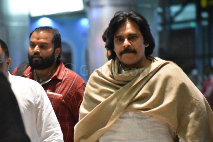 ChatsBo's tweet photo. #PSPK27 Update: Dir #Krish is Planning to Release Title Logo on Sept 2nd as it’s the Occasion of #PSPK Bady. #jacquelinefernandez https://t.co/rChCi2ivKf