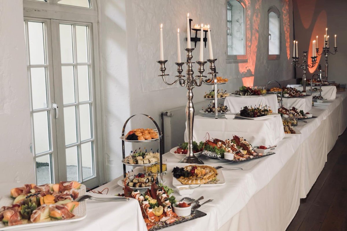 HEPHamburg's tweet photo. Wir bieten Ihnen das passende Catering zu Ihrem Event. 
Egal ob, ein Buffet, ein 3 Gang Menü oder nur Fingerfood, Ihnen sind keine Grenzen gesetzt. Wir unterstützen Sie bei der Planung nach einem kulturellen, leckeren und frischen Catering. https://t.co/c5Waa91qNd