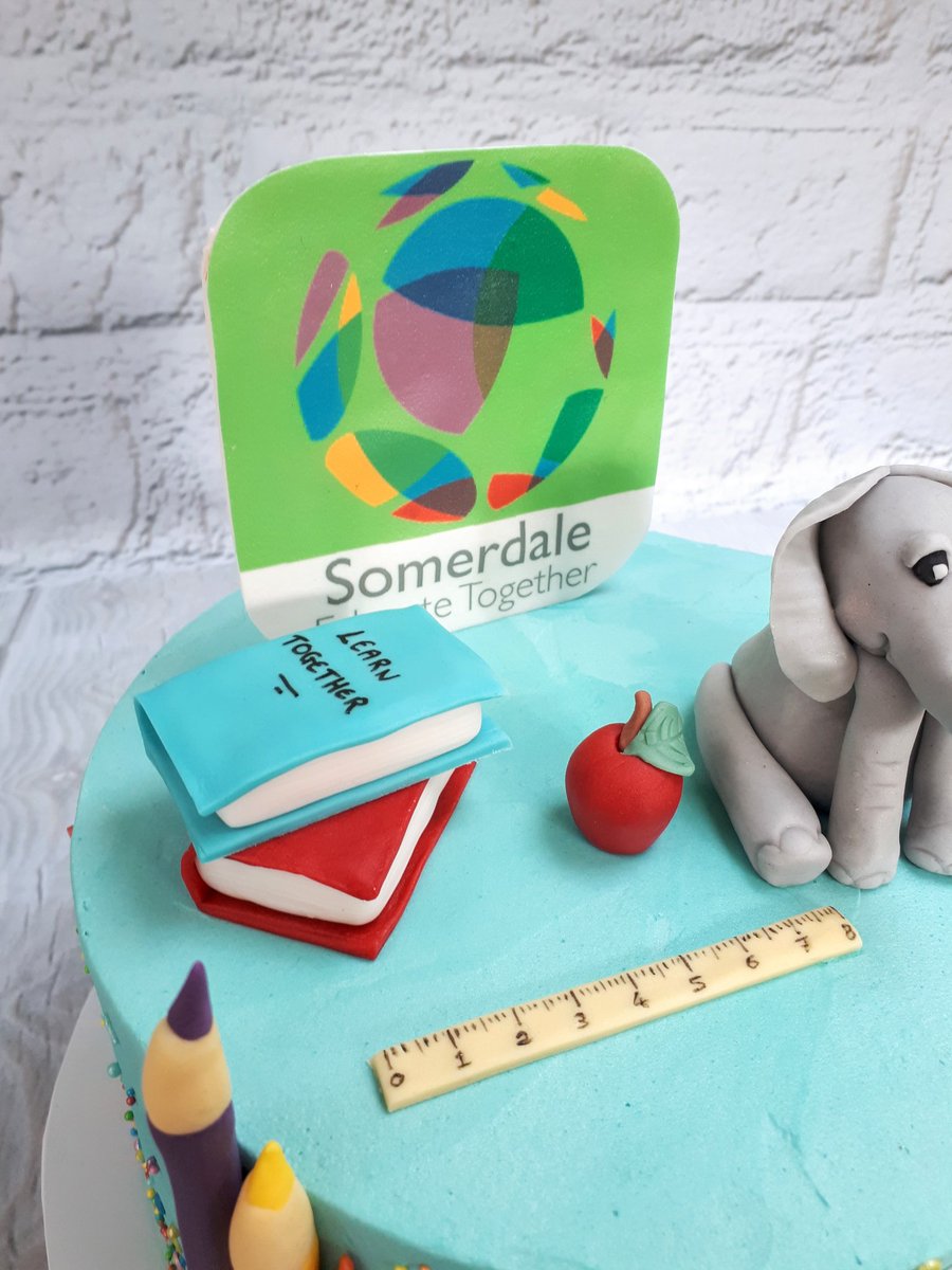 Laura's Kitchen Cakery tweet media