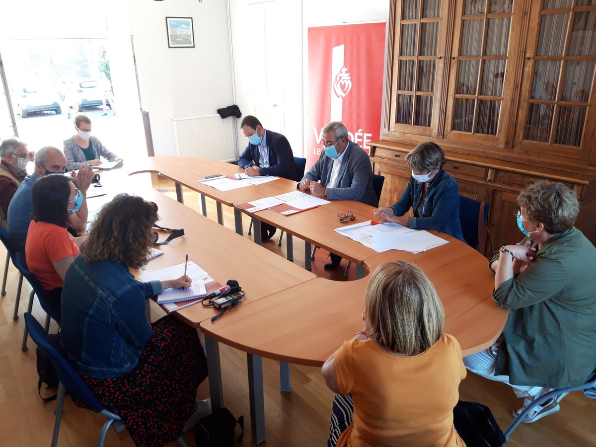 YvesAuvinet's tweet photo. Pour soutenir les mairies dans la préservation de notre patrimoine et édifices religieux, témoins de notre Histoire et de notre identité au cœur de nos 258 communes, le @DepVendee lance un nouveau dispositif d'aides techniques et financières à leur restauration ! https://t.co/eF0glYGQRg