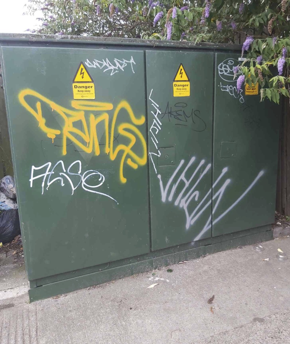 DCCartane_whall's tweet photo. Our graffiti removal experts were busy this week cleaning up utility boxes around the area. They’re back to looking their best again now. If you see any graffiti in the area that needs to be removed call 01-2228870 or email north.central@dublincity.ie. https://t.co/qfz3ybpY6m