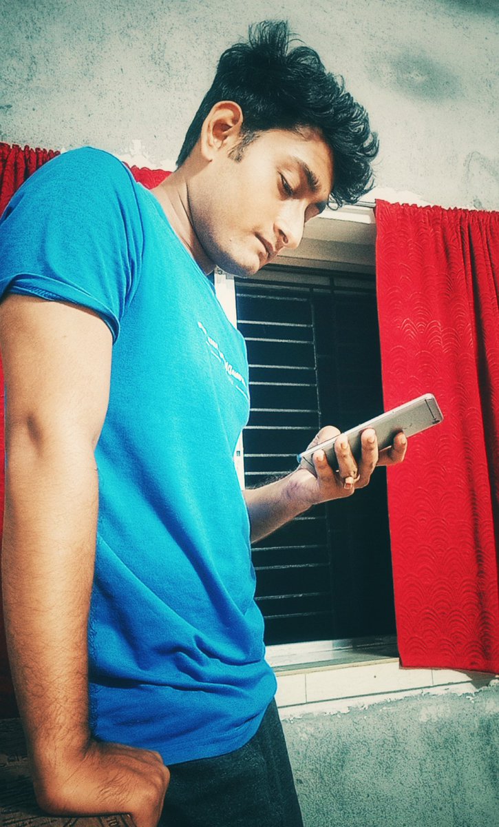sam_tarafdar's tweet photo. Texting games are always being my favorites 📳 https://t.co/ljB4yNQf5u