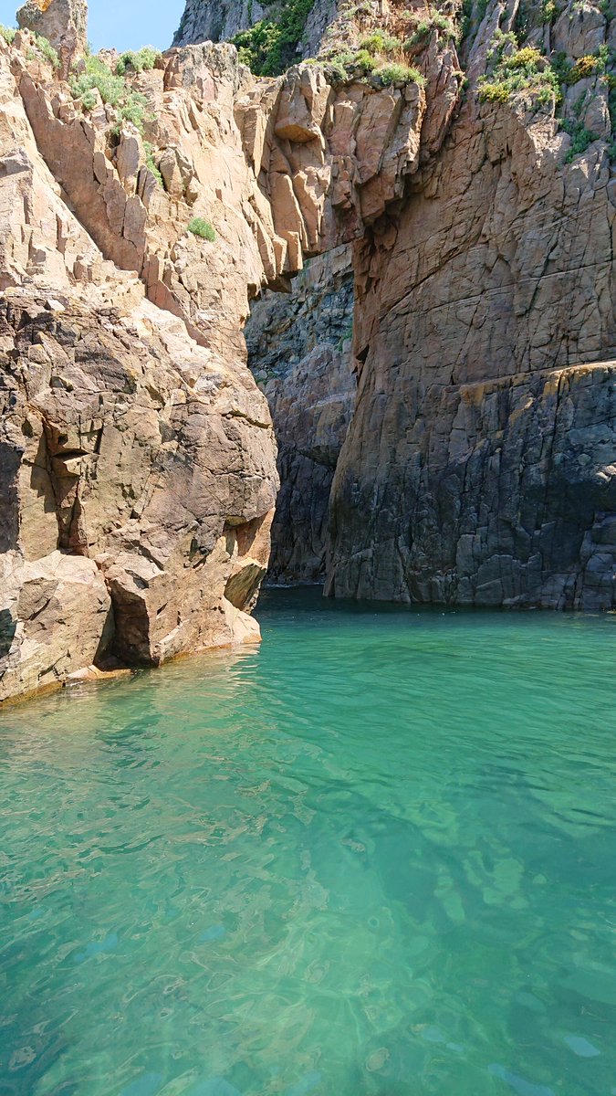 Port Du Moulin Sark from on board 'Non Pariel' (Mr Guille). Sark looking great, fantastic trip around Island. 
<a href="/Sark_Island/">Sark Island</a> <a href="/VisitGuernsey/">VisitGuernsey</a>
