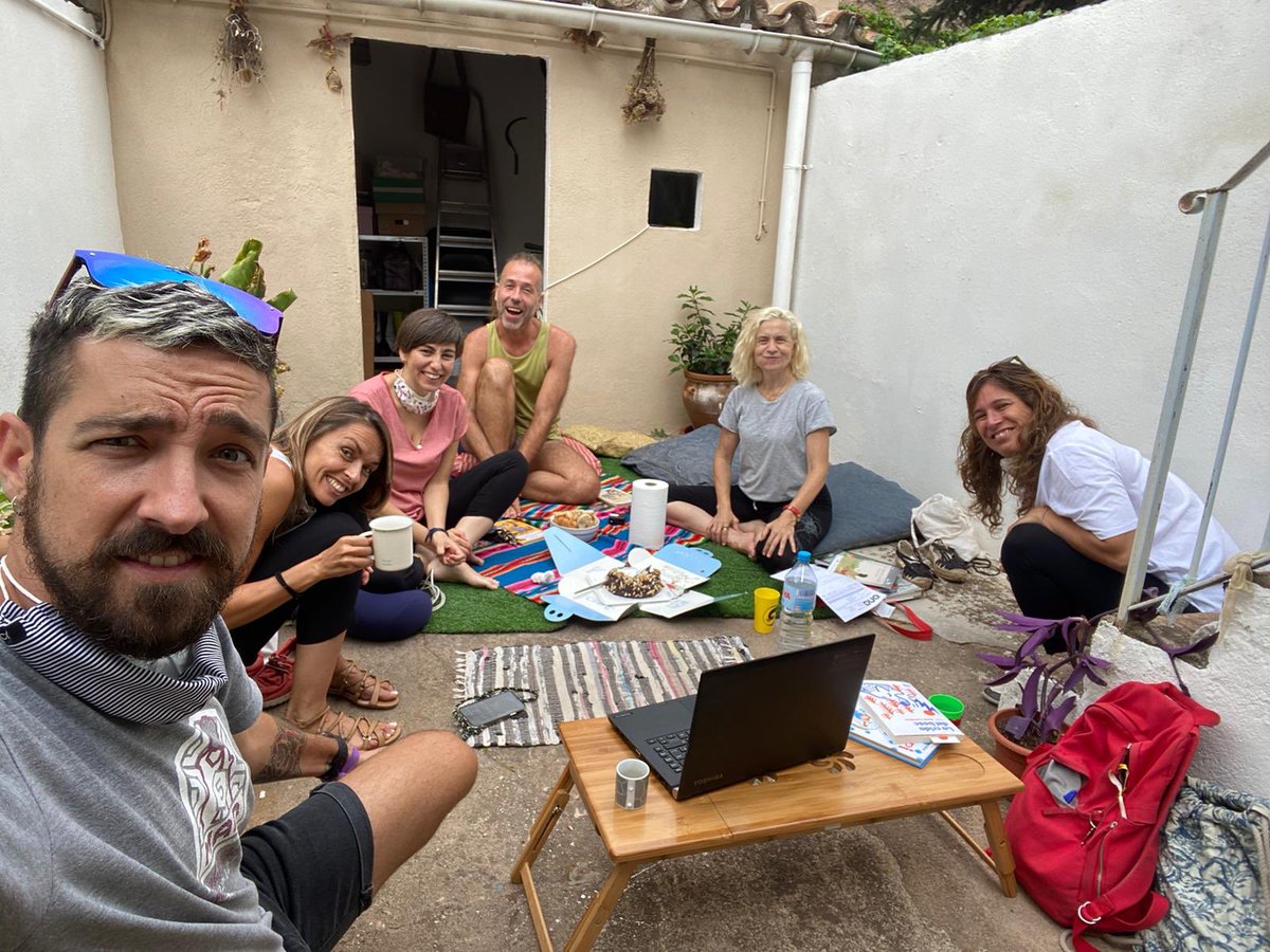EscolaSamuntada's tweet photo. Quina serà la història que ens acompanyarà durant el curs 20-21? Trobada lectora presencial i virtual de les devorallibres del Samuntada. #resensatura @aliancesmagnet @AmpaSamuntada https://t.co/qldZTW3AYX