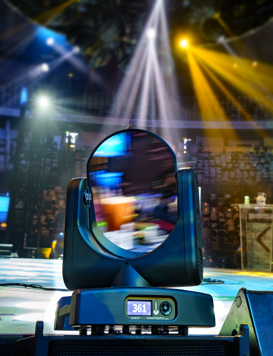 ClayPakyNews's tweet image. ReflectXion has a highly reflective 390x280mm mirror, featuring up to 99% reflectance without chromatic aberrations. It offers 540° PAN and continuous TILT movement at adjustable speeds. 

📌 Product page: claypaky.it/en/products/Re…

#claypakyvirtual #innovationroom #reflectxion